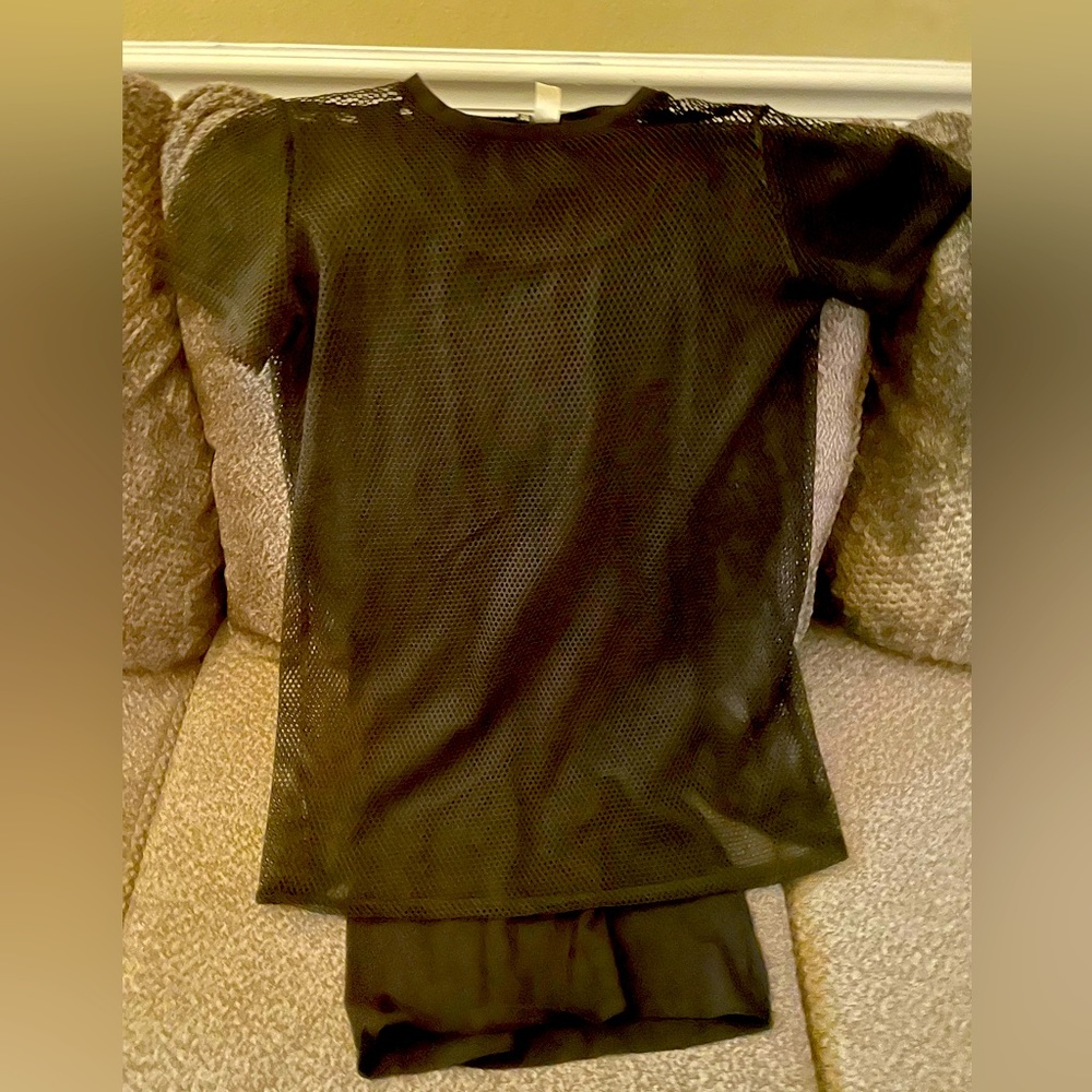 Knitted jersey connected to a fitted black dress!